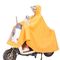 Μοτοσικλέτα που οδηγά διπλό Poncho βροχής ποδηλάτων αδιάβροχο κίτρινο